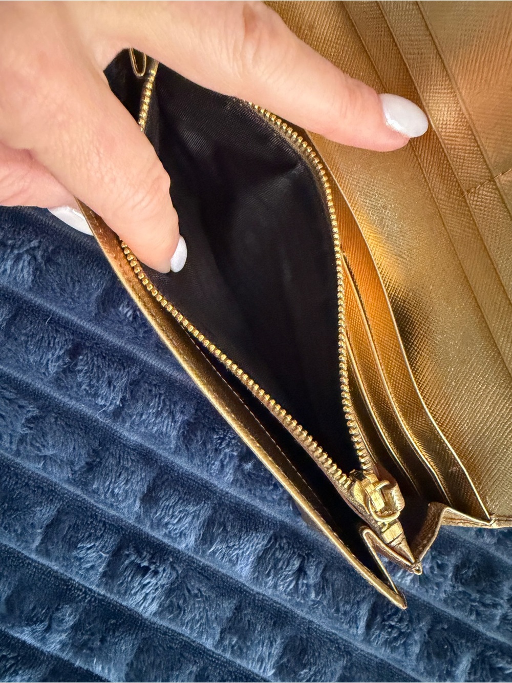 Authentic Vintage Prada Metallic Gold Saffiano Continental Clutch Wallet - Picture 5 of 16
